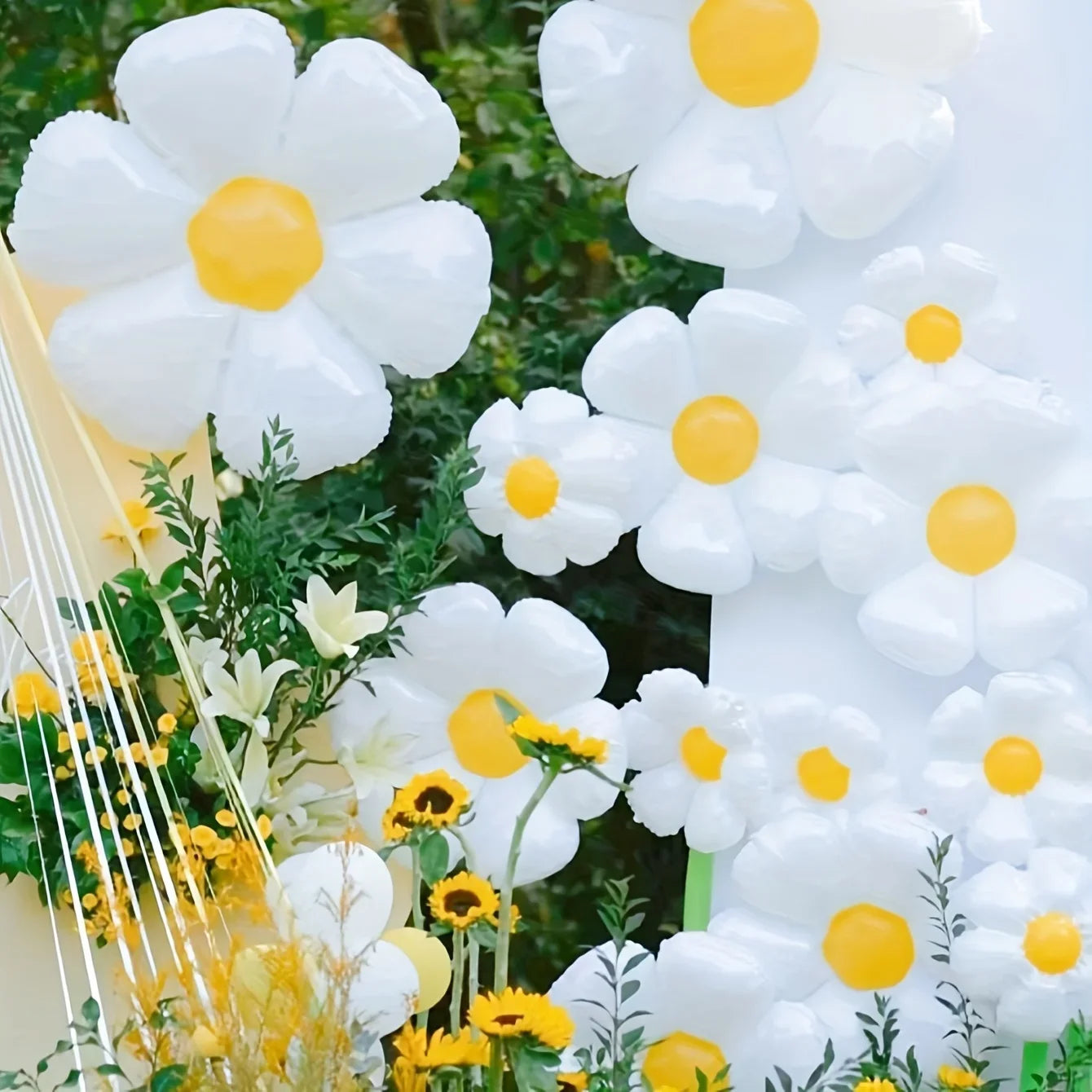 White Daisy Flower Foil Balloons – 3 Sizes, 1–10 Pcs
